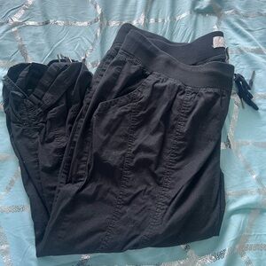 Soft Black Capris